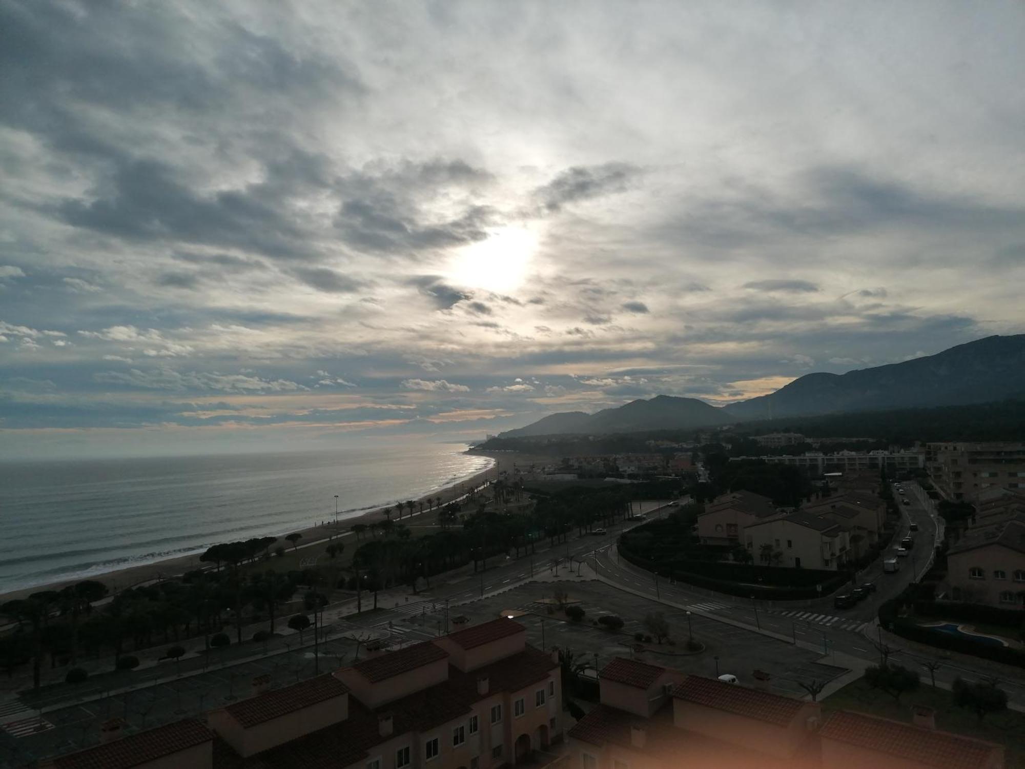 Apartamento Con Terraza, Vistas Playa Y Montana L'L'Hospitalet de l'Infant Exteriör bild