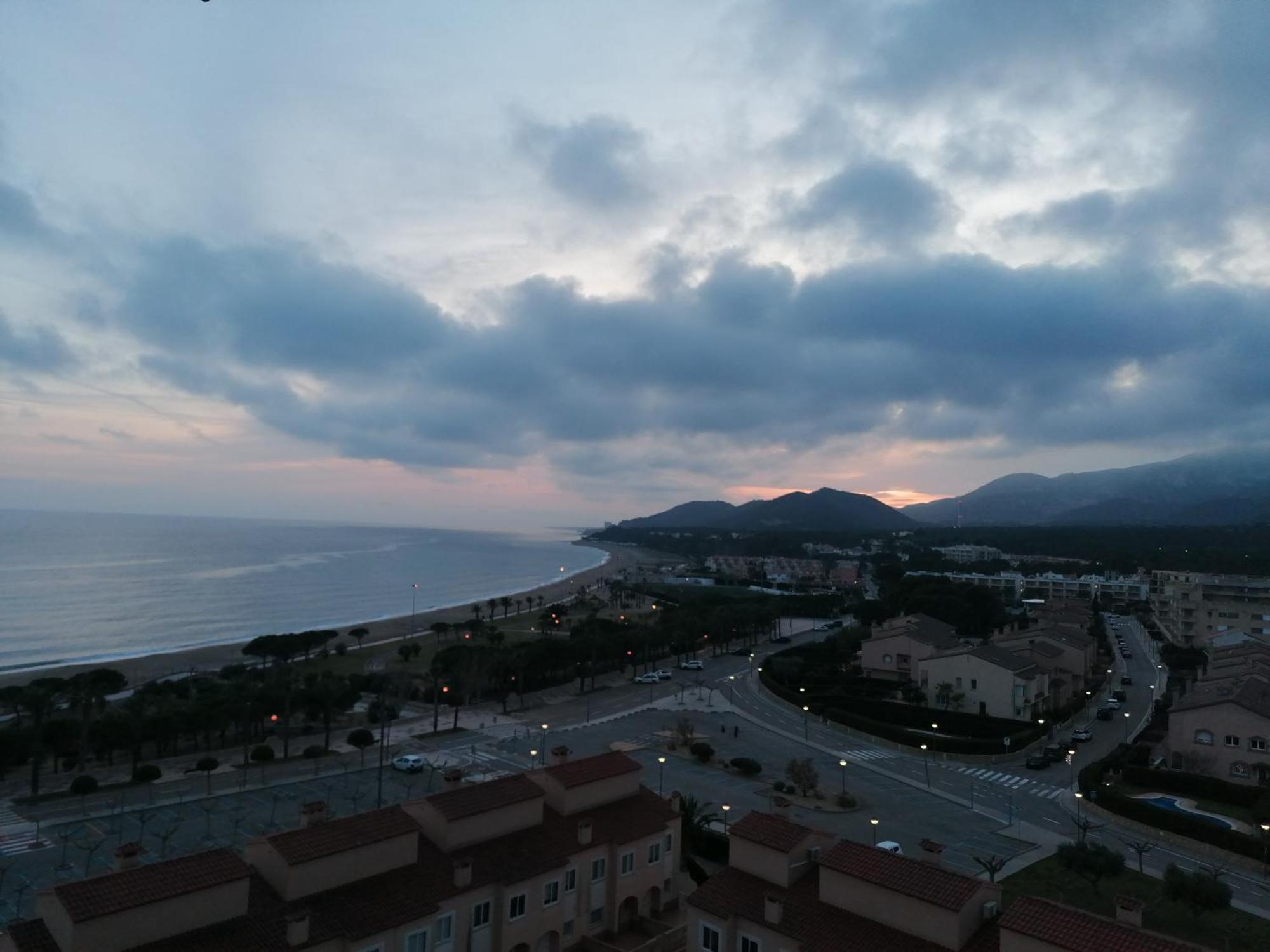 Apartamento Con Terraza, Vistas Playa Y Montana L'L'Hospitalet de l'Infant Exteriör bild